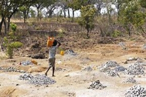 Cabo Delgado: Governador denuncia cenário difícil para crianças marcado por pobreza, violência e trabalho infantil