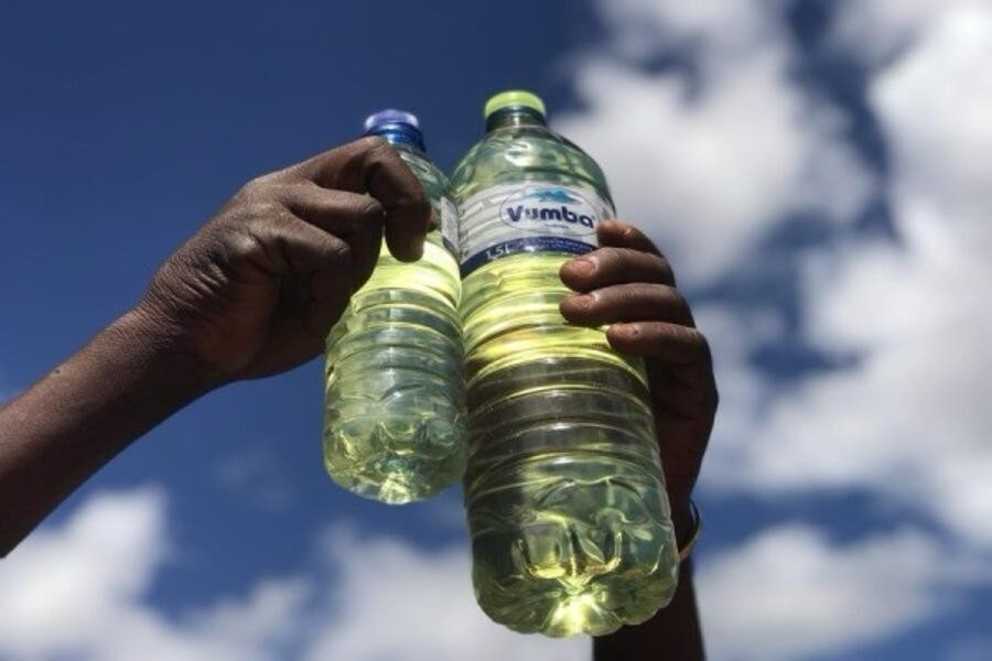 Cabo Delgado: Persiste a venda de combustível em garrafas na cidade de Pemba