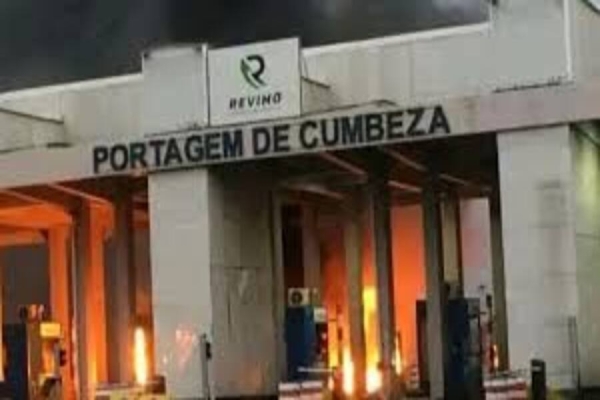 Imagem ilustractiva de uma das portagens da REVIMO que foi vandalizada durante as manifestações. 